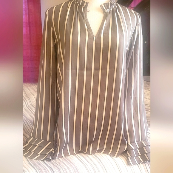 NWT LOFT Outlet Striped Shirt. Small - Picture 10 of 10